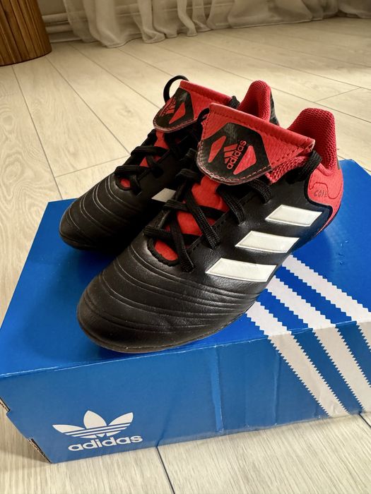 Ghete fotbal adidas 28 copii