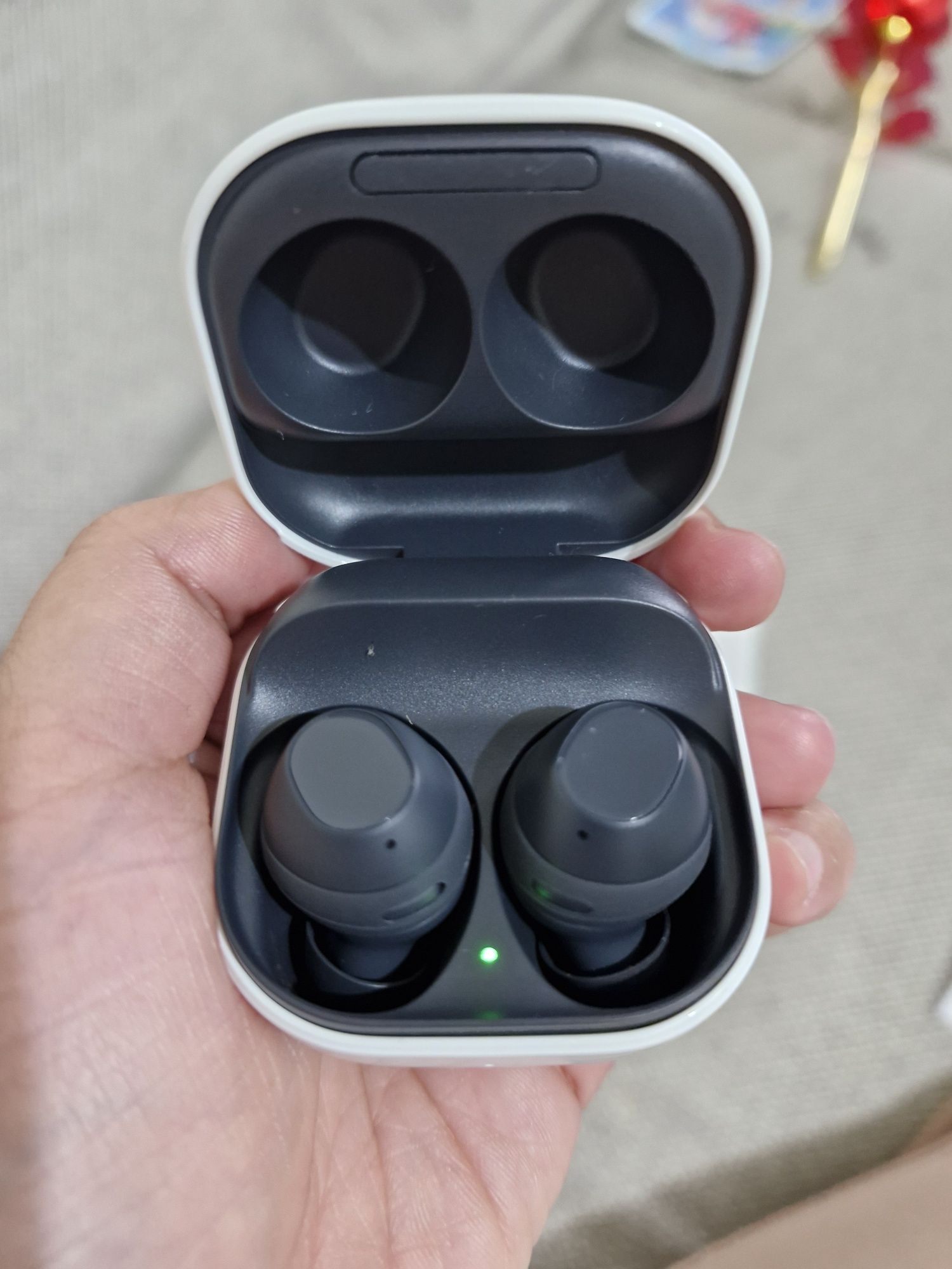 Продам наушники самсунг  galaxy buds FE