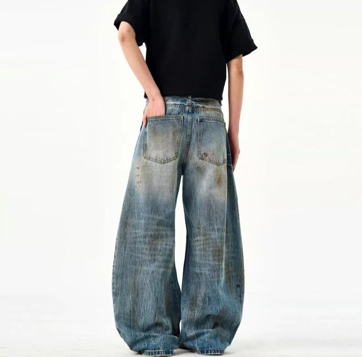 Джинсы широкие..