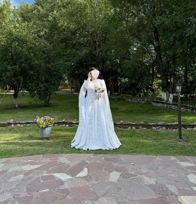 Продам свадебное платье и камзол