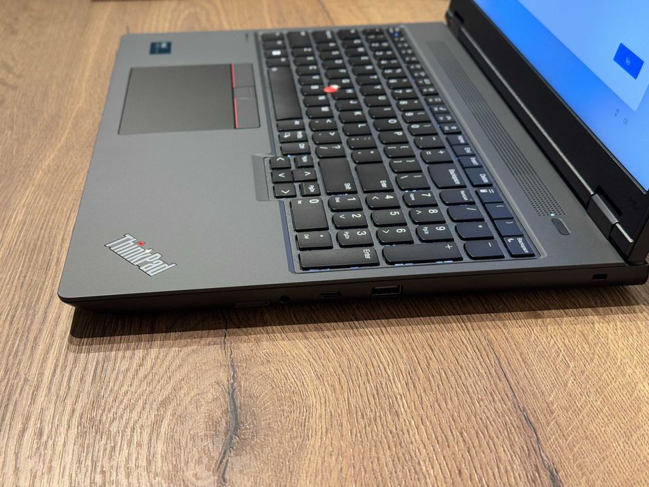 Lenovo ThinkPad P16v Gen2 16" 4K 800-nit Ultra 7 64GB Ram RTX 2000 1TB