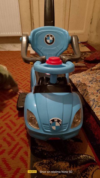 Bolalar moshinasi sotiladi