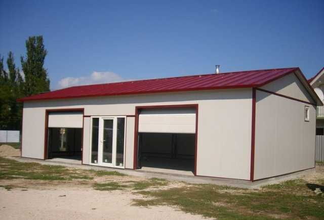 Casa, garaje auto din structura metalica si panou sandwich termoizolat