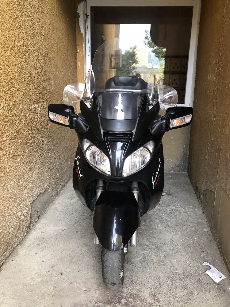 Suzuki burgma 650