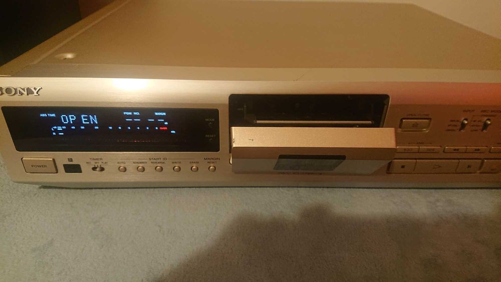Sony DAT DTC-ZE700