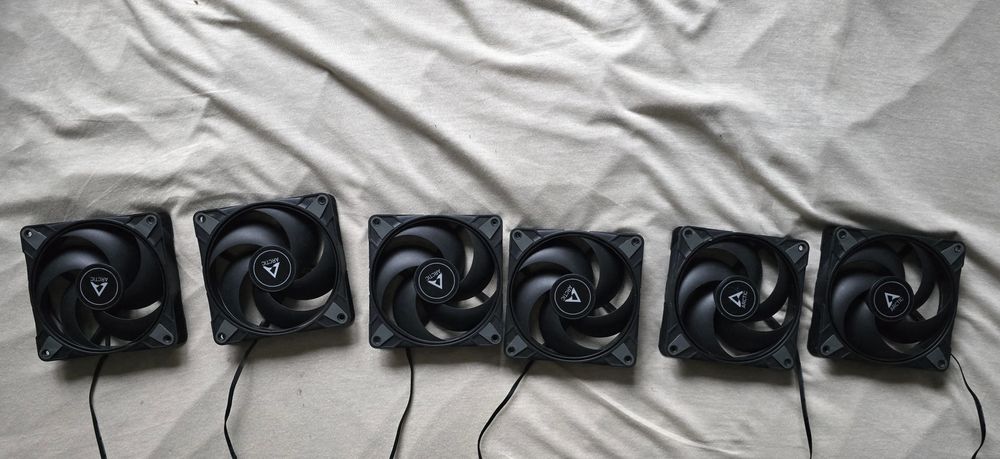 „6 x Arctic P12 MAX PWM + Fan Controller