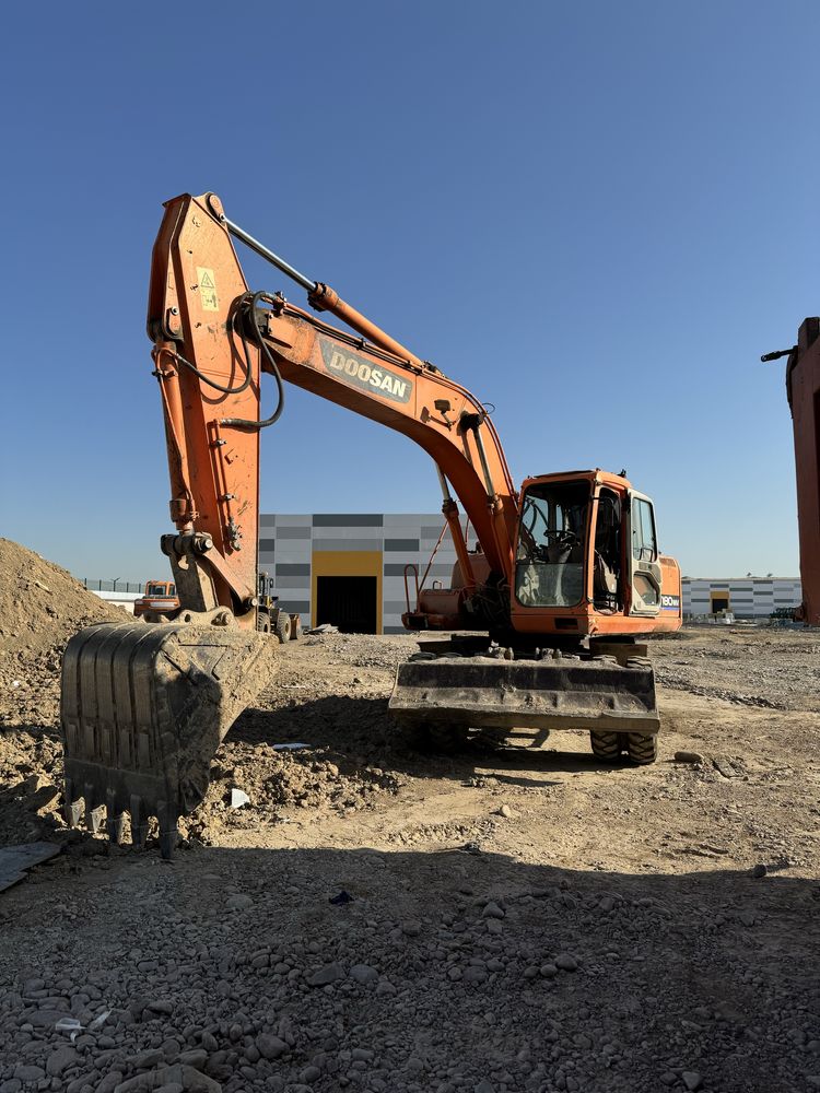 Kolesniy ekskavator ijaraga beriladi. Doosan 180