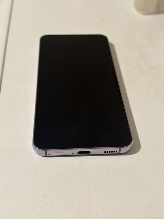 Продавам Samsung S22