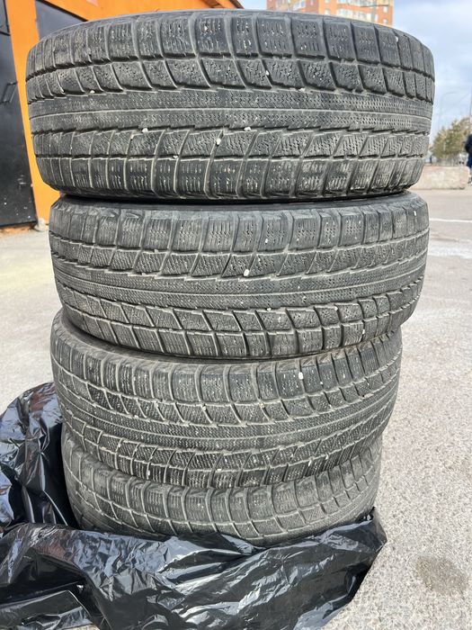 Зимние шины бу в хорошем состоянии Triangle TR777. Без повреждении.