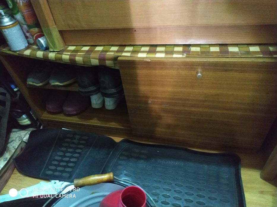 Продам  тумбочку для обуви!