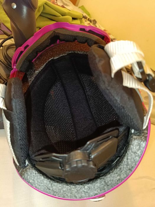 Детска ски каска и ски очила