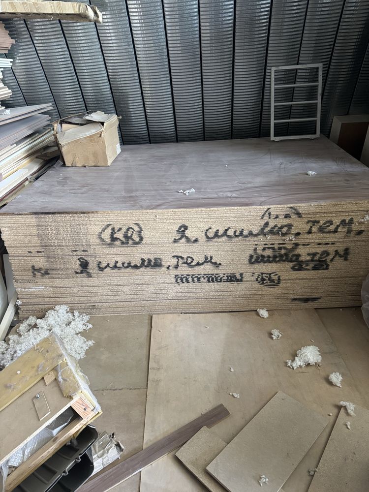 Продается ЛДСП  40 шт  ДВП 30 шт белый