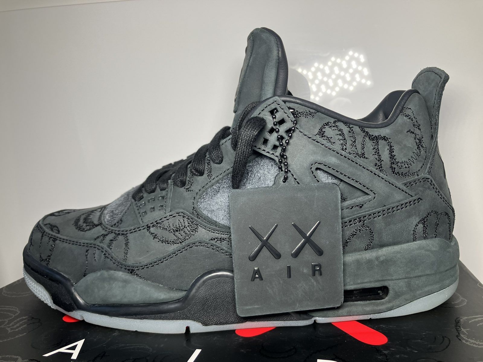 Air jordan 4 retro kaws