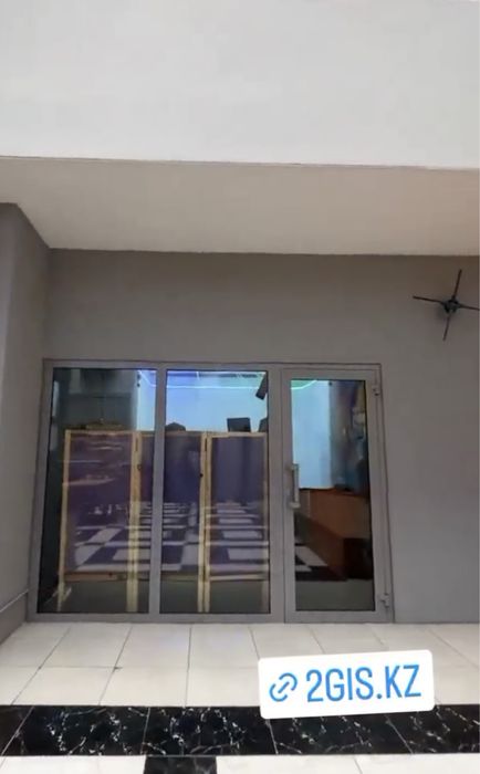 Алюминиевая рама с дверью. Российское качество