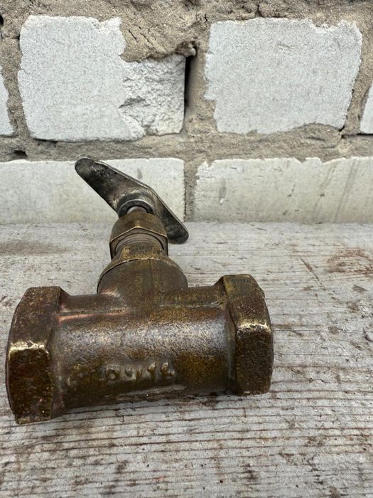 Бронзовый вентильный кран на 25