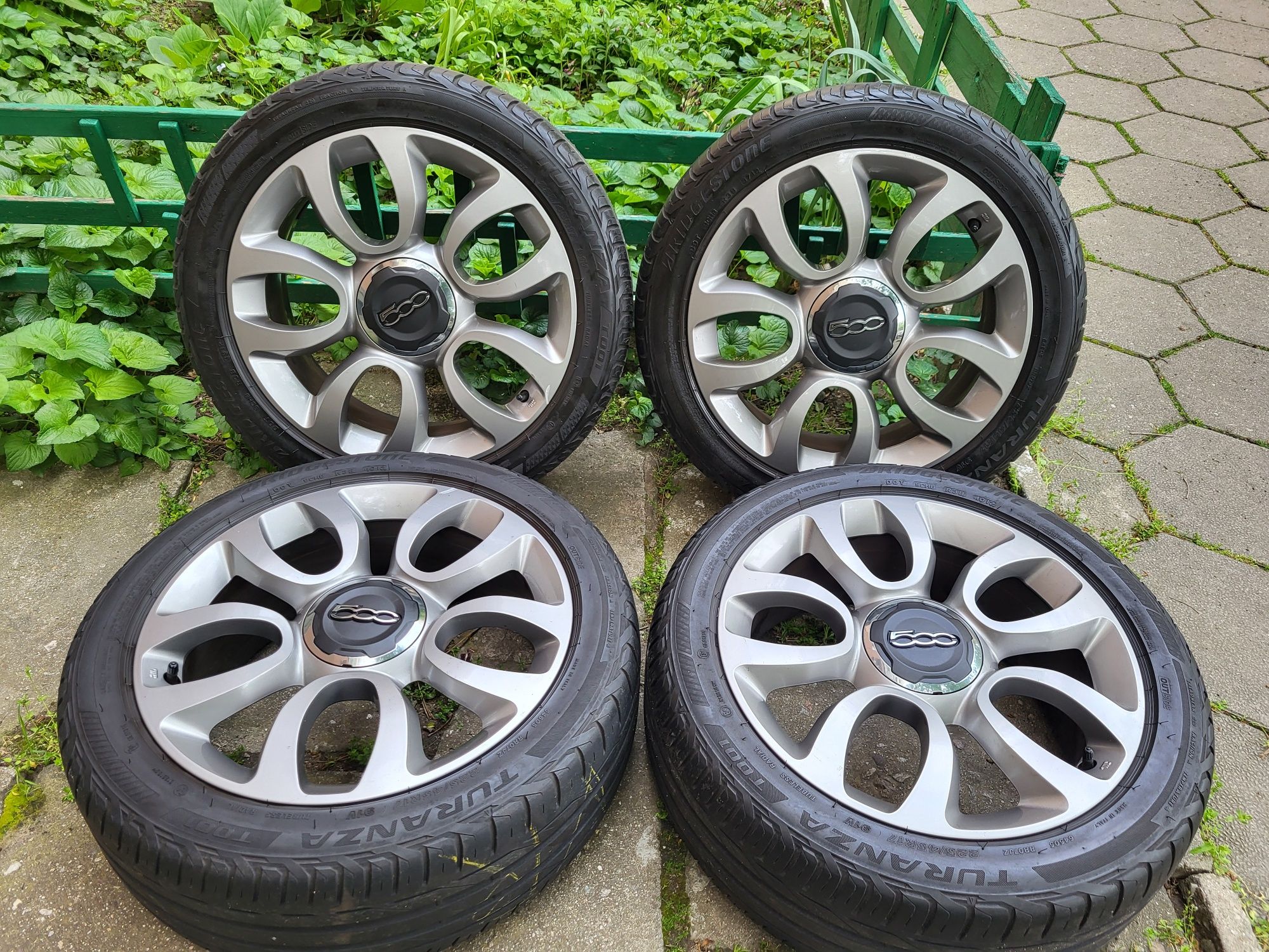 Джанти 17ки 5х98 за Fiat 500L с гуми Bridgestone