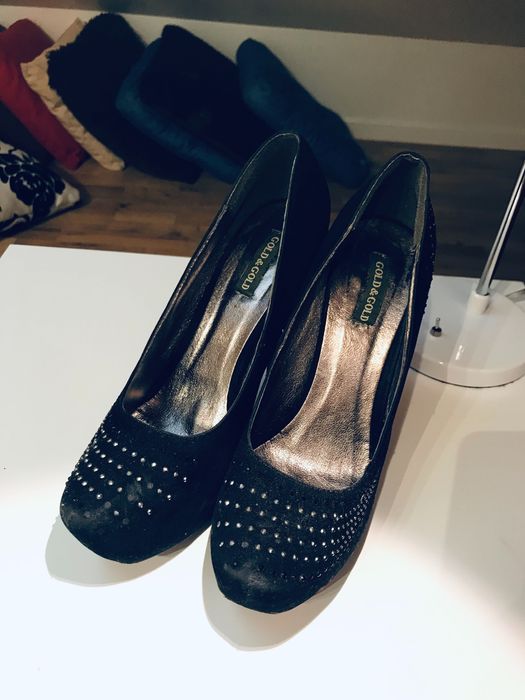 Vand pantofi mărimea 39