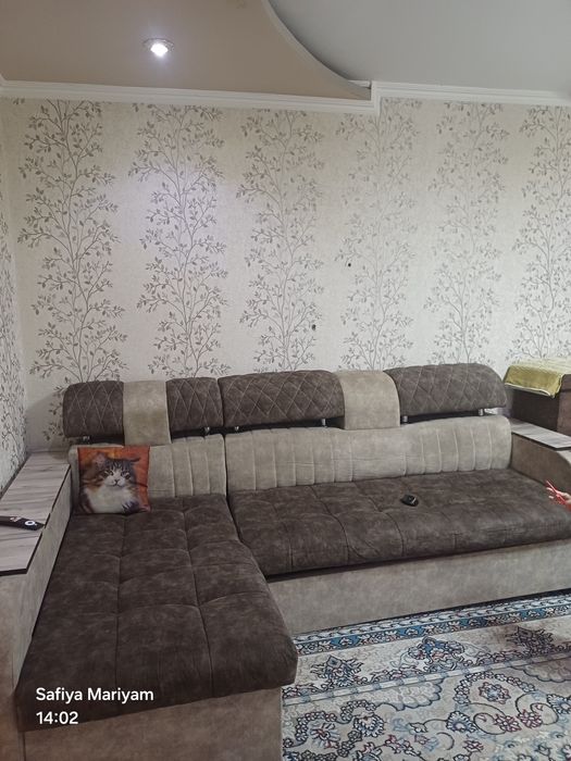 Уголок деван сотилади