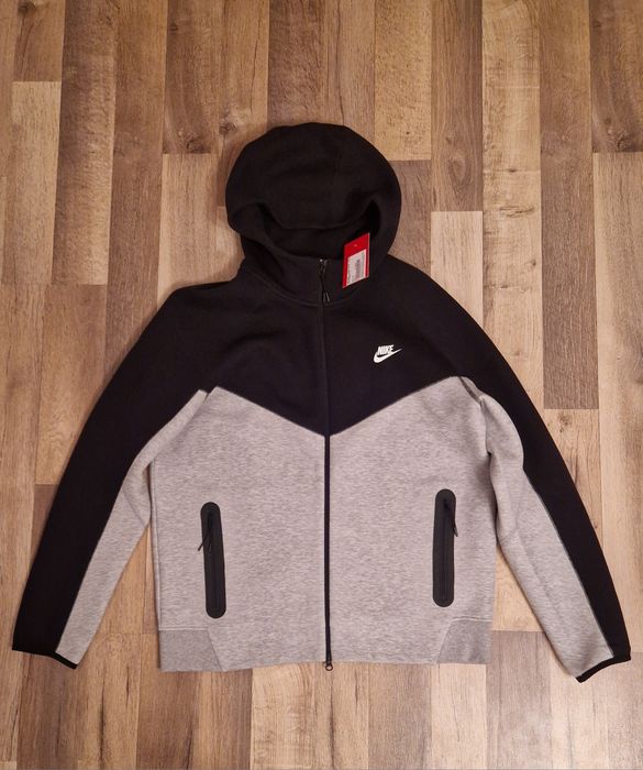 Vand Bluză Nike Tech fleece!