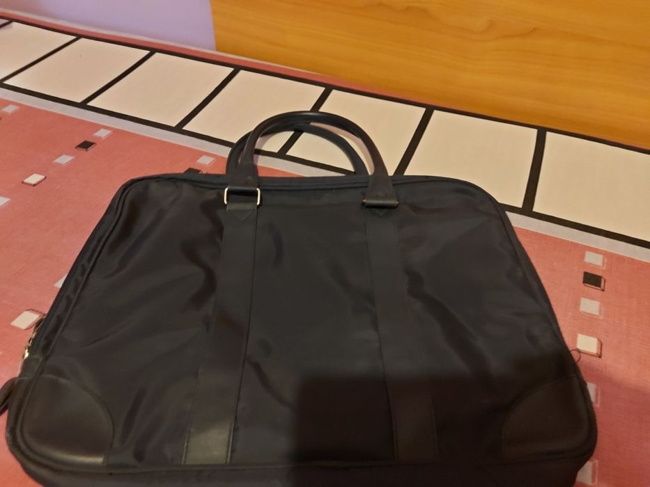 Vând Geanta Leptop de Mână