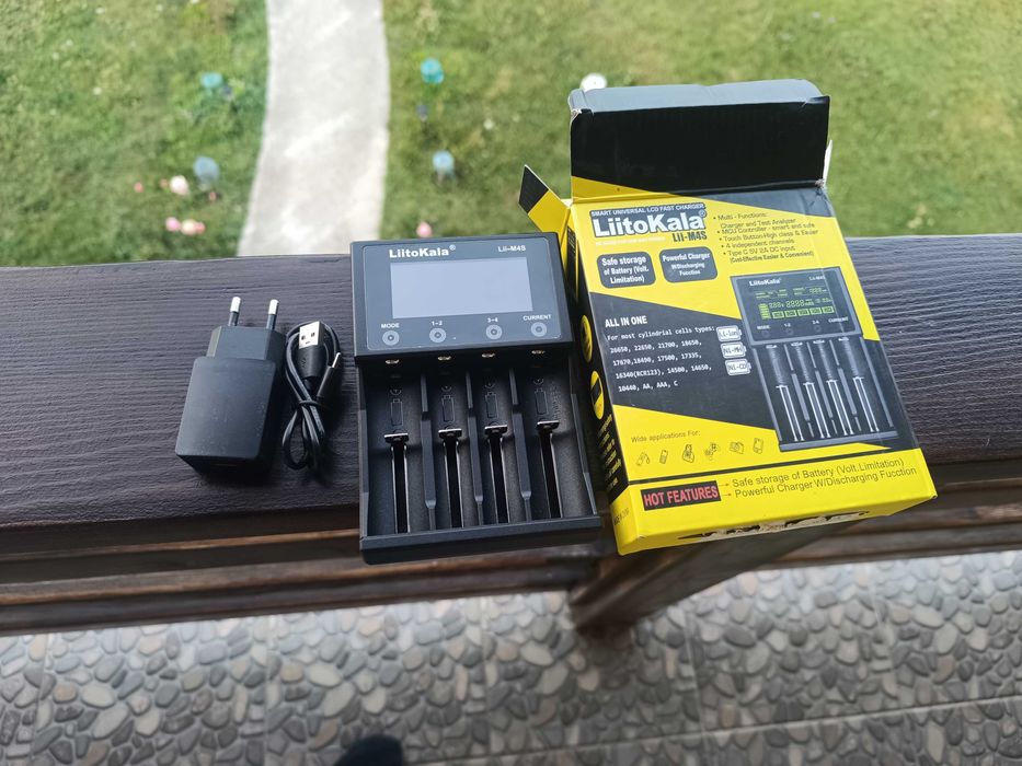 Încărcător universal LiitoKala. Lii-M4s