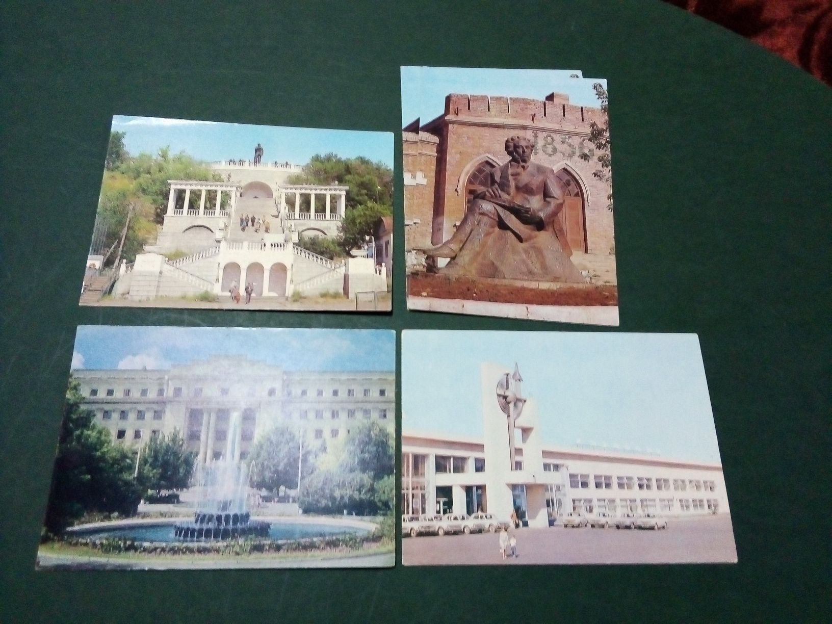 За колекционери! Запазени руски картички на градски забележителности!