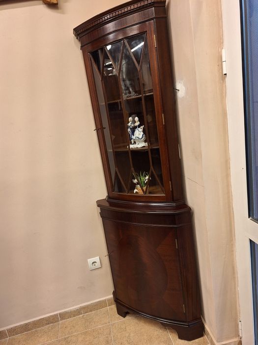 Луксозна ъглова витрина SELVA