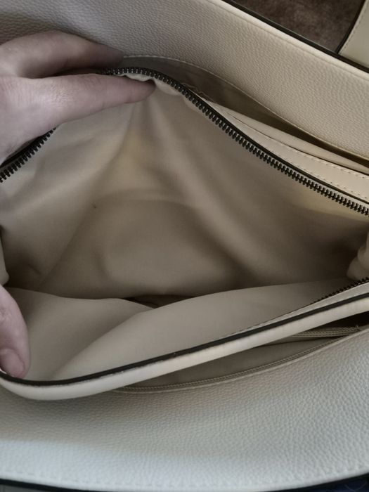 Бяла дамска чанта