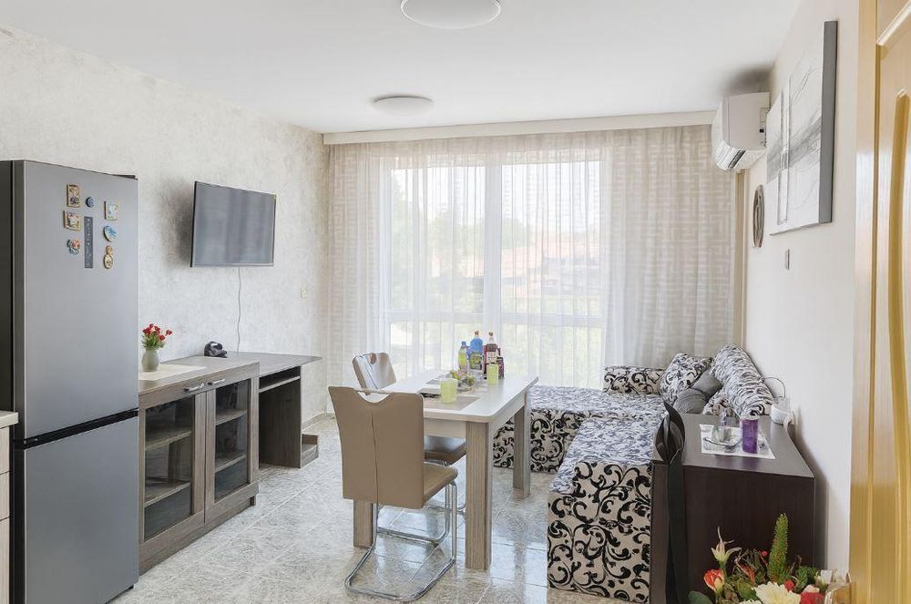 Тристаен апартамент в района на Владислав Варненчик!