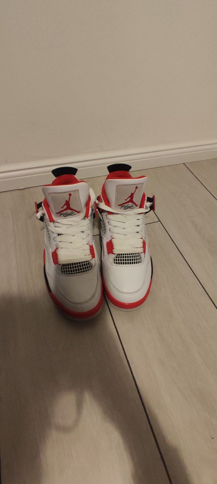 Jordan 4 fire red