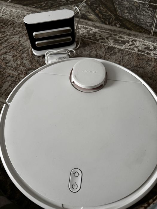 Пылесос робот в рабочем состоянии