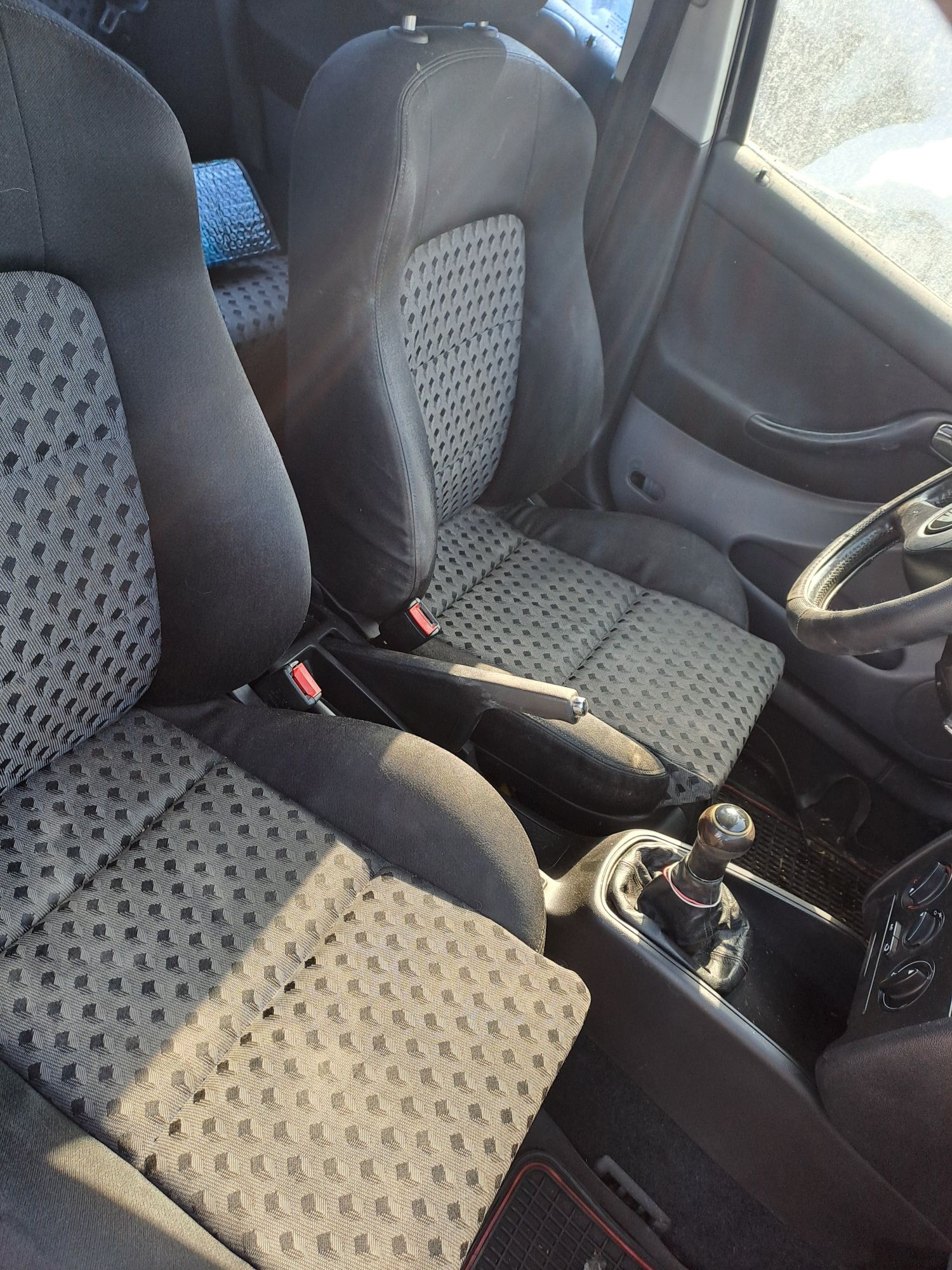 Dezmembrez seat Leon cod motor AUS cod culoare LC92