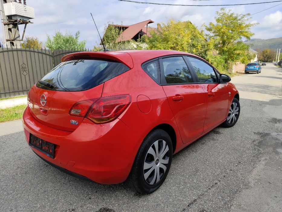 Opel Astra J an 2010 motor 1.4 benzina 86 cai/Euro 5/model Hatchback