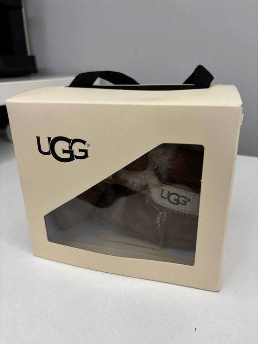 Ghete noi  in cutie UGG bebelusi marimea S - 12 luni