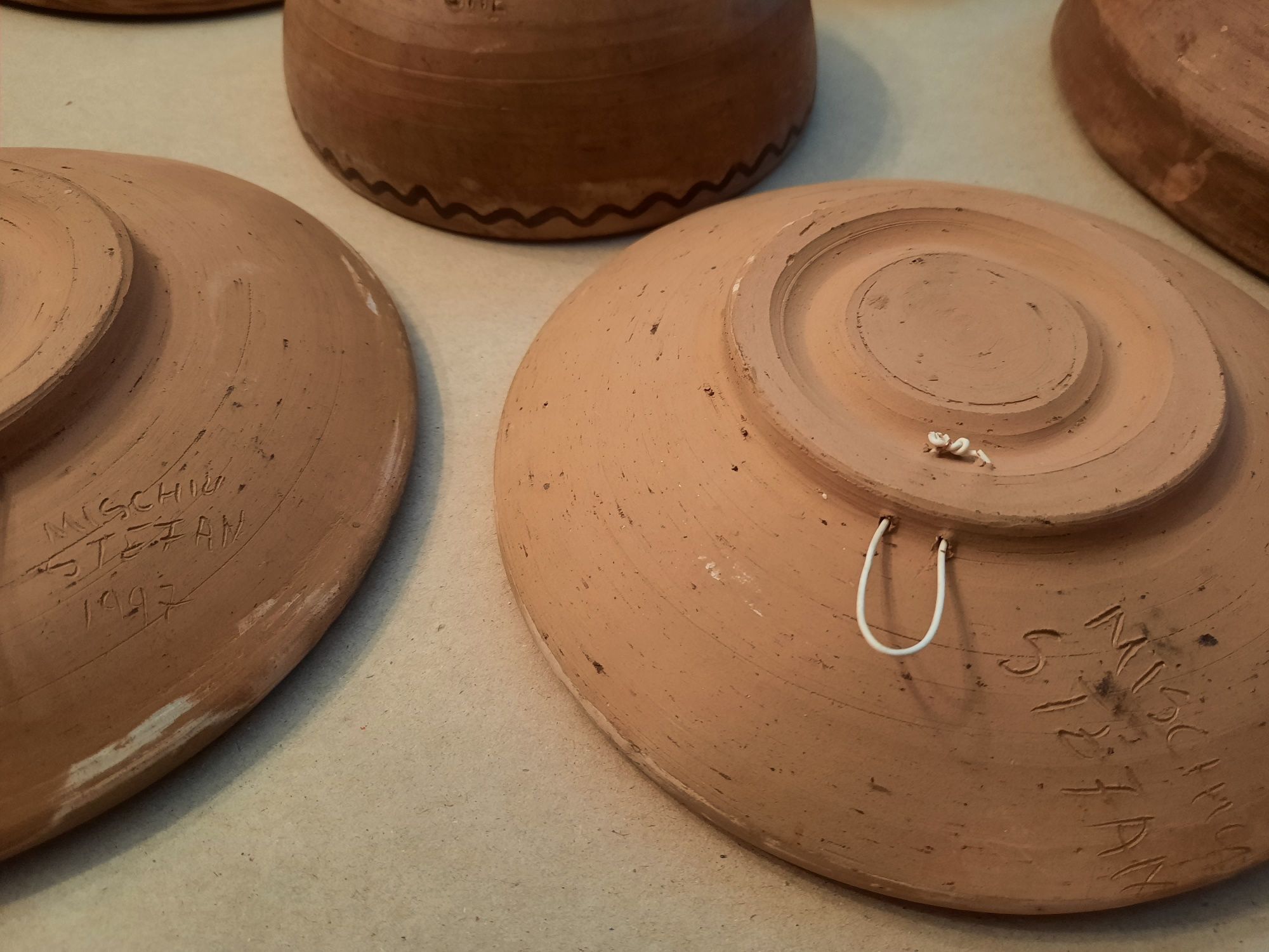 Farfurii din ceramică de Horezu, semnate pe spate 7 buc.