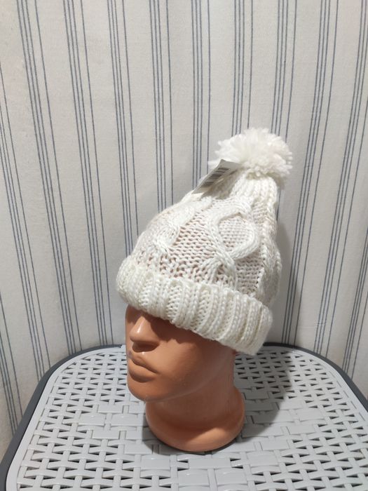 Căciulă damă cu pompon