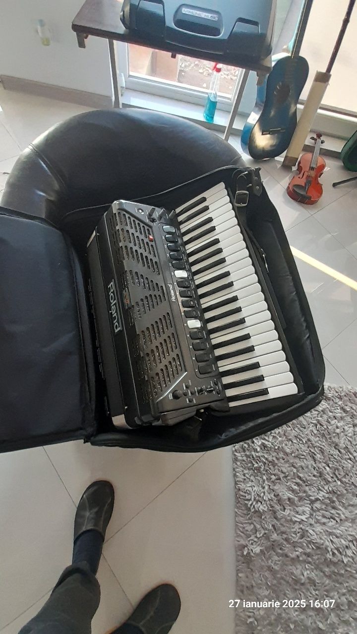 Acordeon Roland FR7