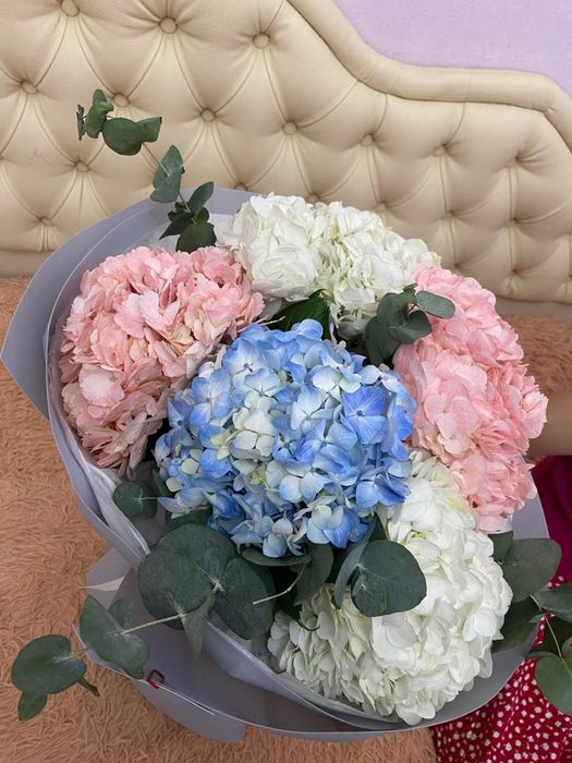 Свежие цветы.  Бүгінгі гүл.