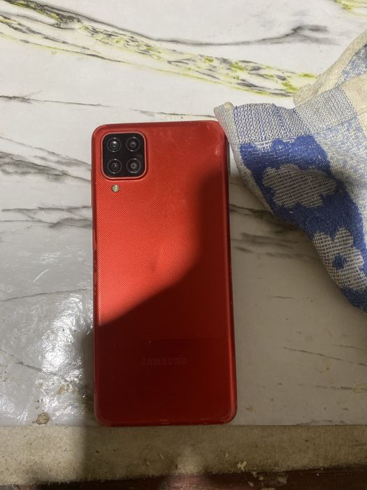 Самсунг А12 телефон