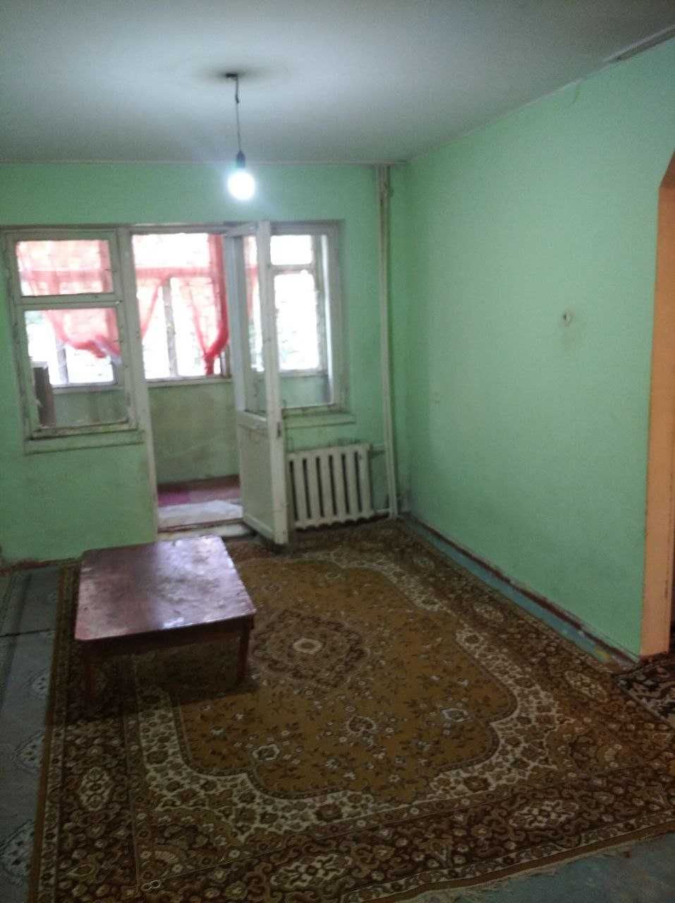 Доканал, черемушкада 1 этаж, 2 хонали (56 кв) квартира сотилади.