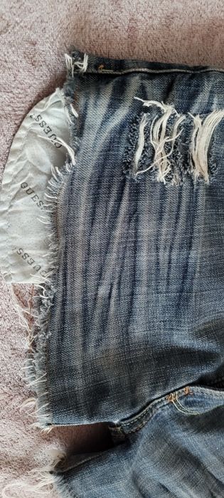 Pantaloni scurți Guess