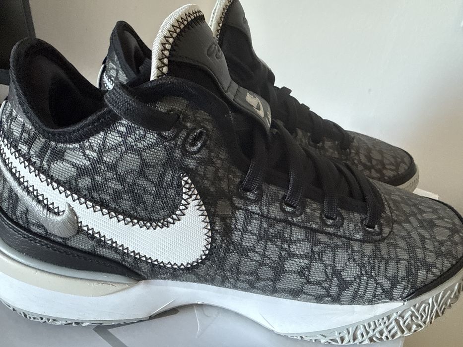 Vand adidasi nike Lebron James