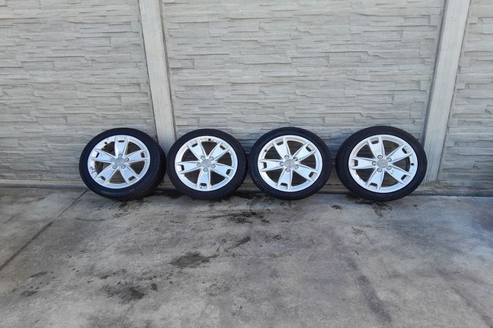 Jante aliaj cu anvelope 17 - set 225 / 45 ZR17 225 / 45 ZR17 Audi A3