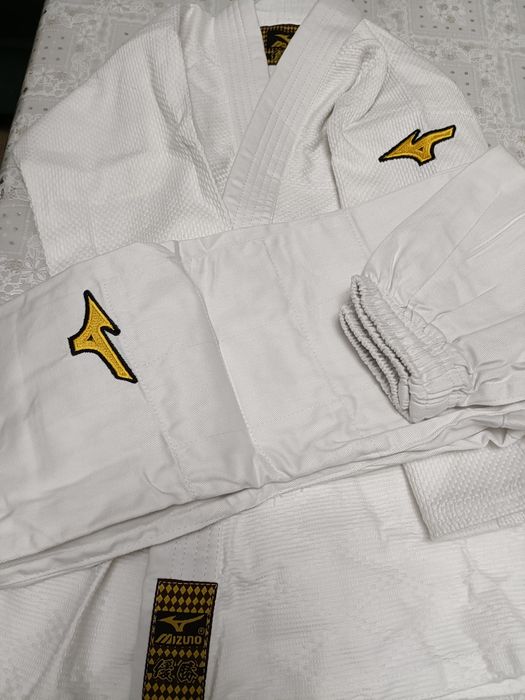 Дзюдо белое  Mizuno и Green Hill.