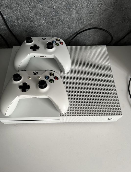 Приставка xbox на 1тб белая