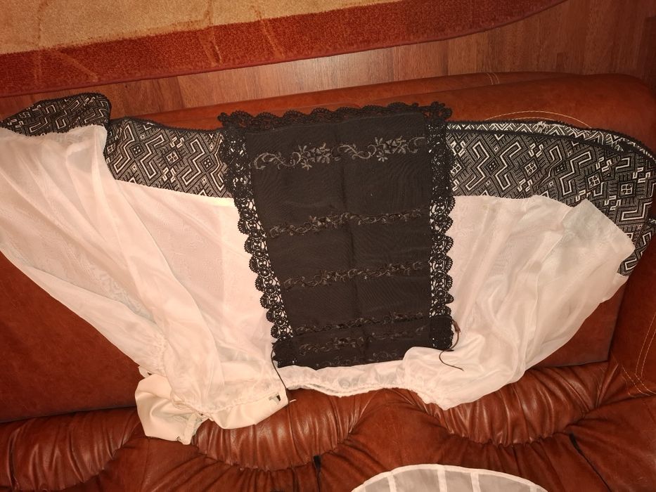 De vânzare costum popular zona Ighiu sat Bucerdea vinoasă, jud.Alba.