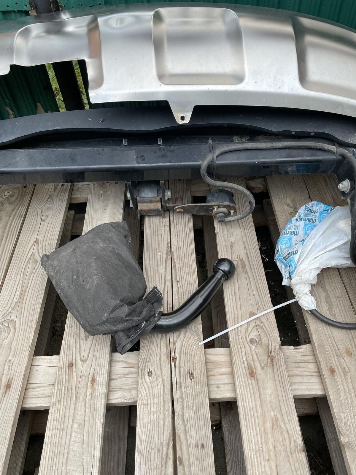 Теглич за Audi A4