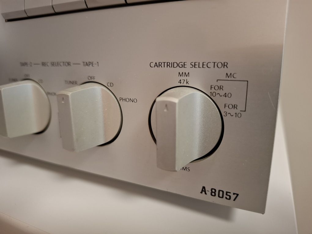 Onkyo integra 8057