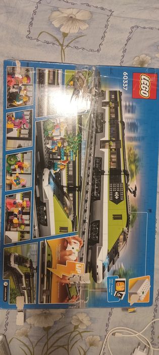 LEGO® City - Tren expres de pasageri 60337