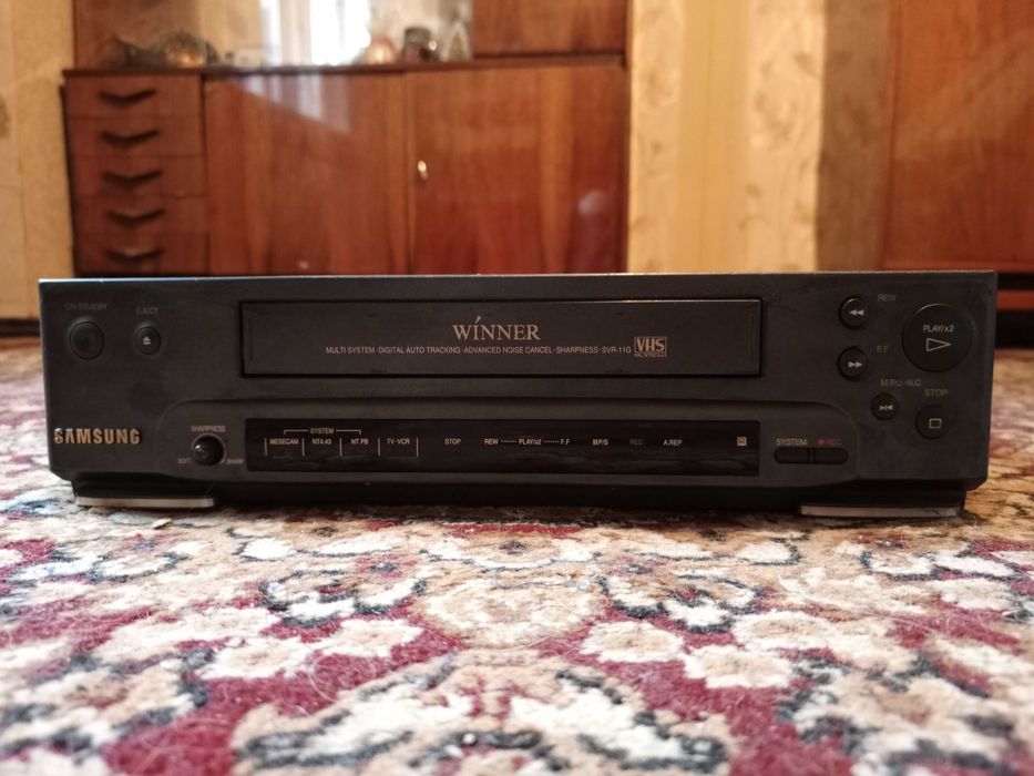 Продам кассетный видеомагнитофон Samsung